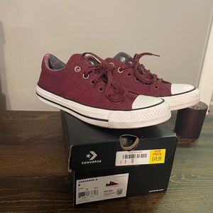 Women’s converse size 8 burgandy
